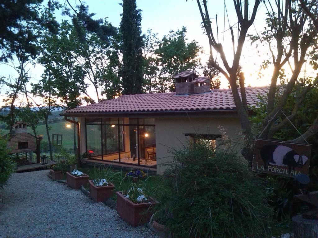 Agriturismo La Terra Valiano Eksteriør billede